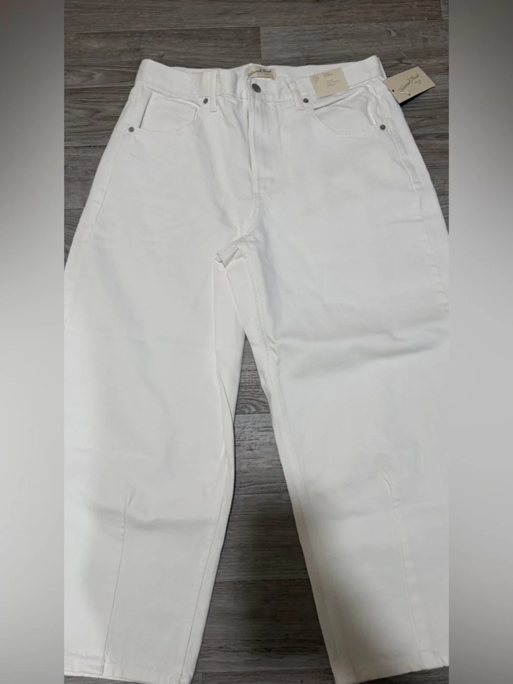 Universal Thread Women's High-Rise Easy Barrel Jeans - Picture 5 of 9